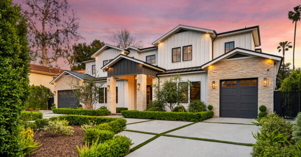 What Should Florida Homeowners Look for When Choosing a Licensed Electrician for Repairs and Upgrades?