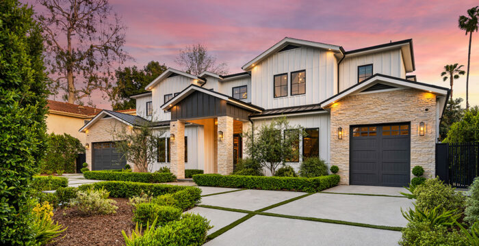 What Should Florida Homeowners Look for When Choosing a Licensed Electrician for Repairs and Upgrades?