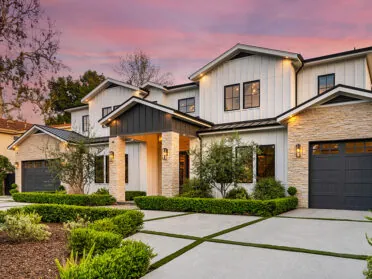 What Should Florida Homeowners Look for When Choosing a Licensed Electrician for Repairs and Upgrades?